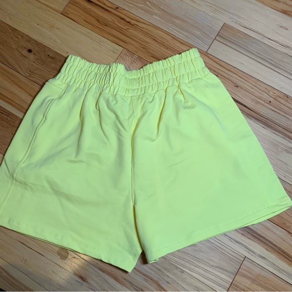 ⭐️Vaca Soon Sale⭐️ NWT DOYOUEVEN Shorts - Picture 4 of 9